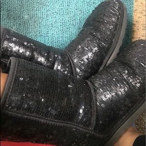 Black Uggs boots